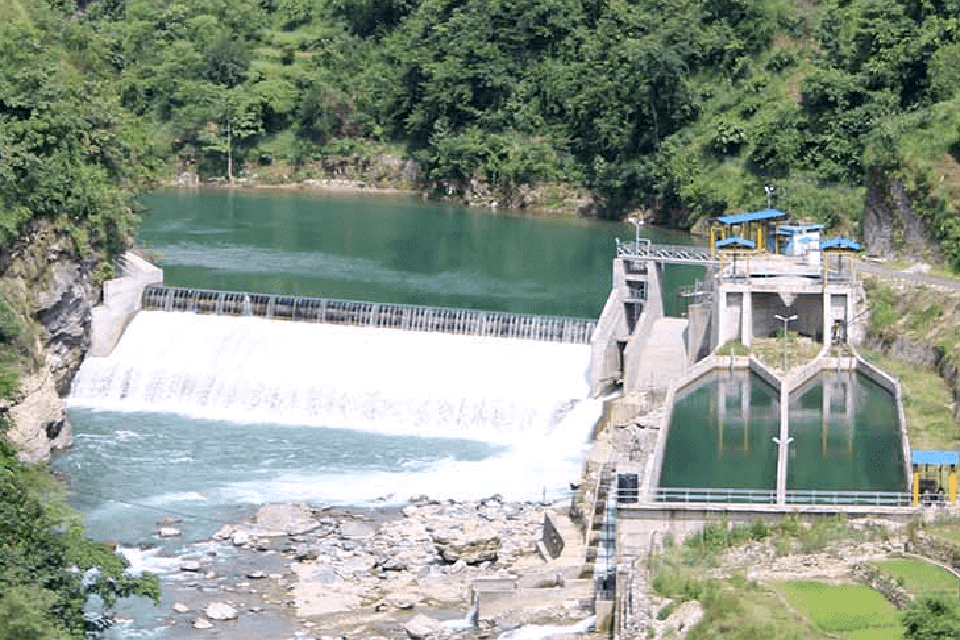 चिलिमे जलविद्युत कम्पनीको अगुवाइमा सिन्धुपाल्चोकमा निर्माणाधीन १०२ मेगावाटको मध्य भोटेकोसी जलविद्युत आयोजनाको समग्र निर्माण ७५ प्रतिशत सकिएको छ